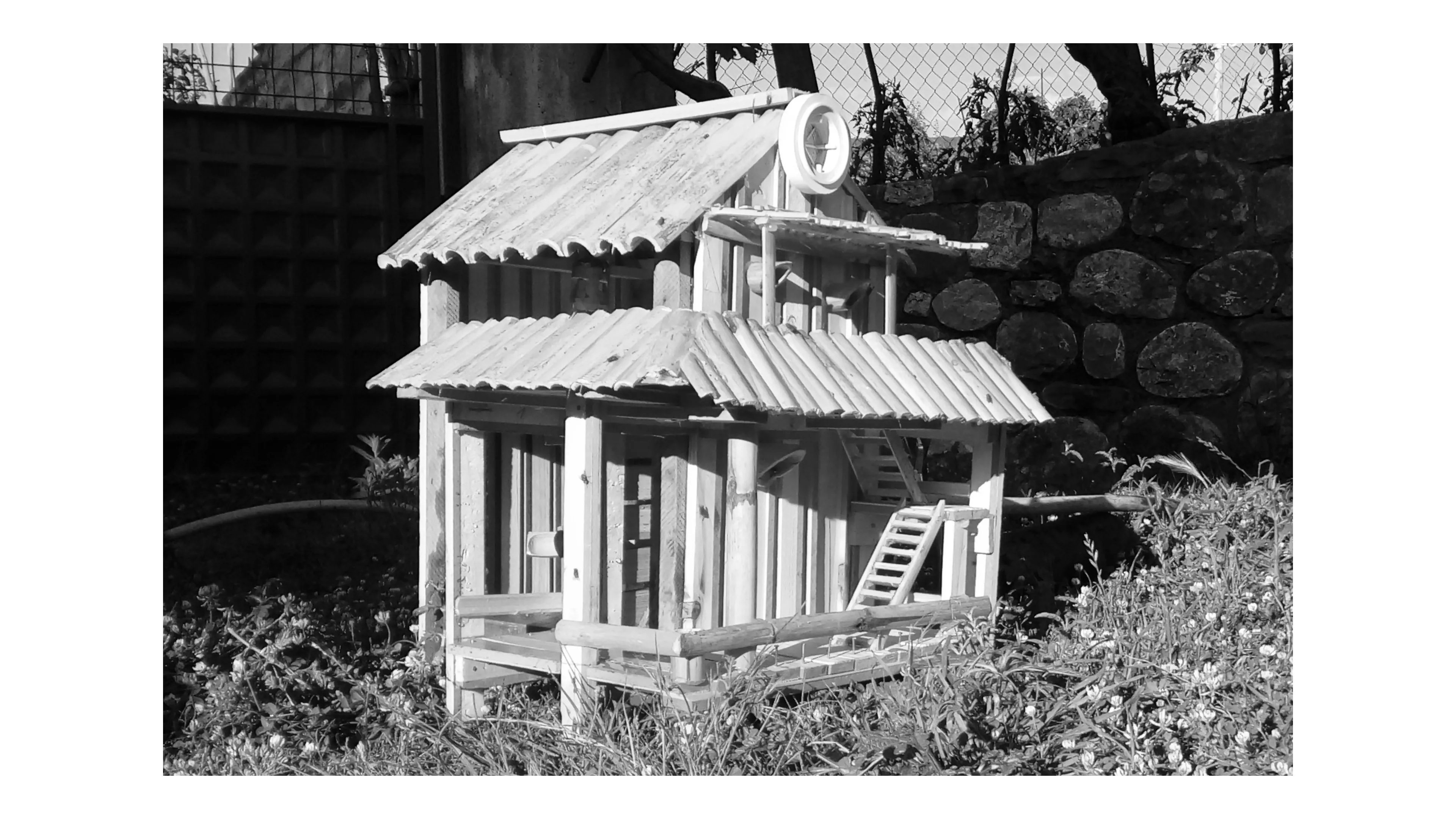 A functional water mill miniature, combining craftsmanship and detail.
